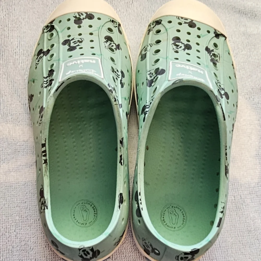 Disney x Native Jefferson Green White Black Mickey Mouse Slip Ons Kids Size J1